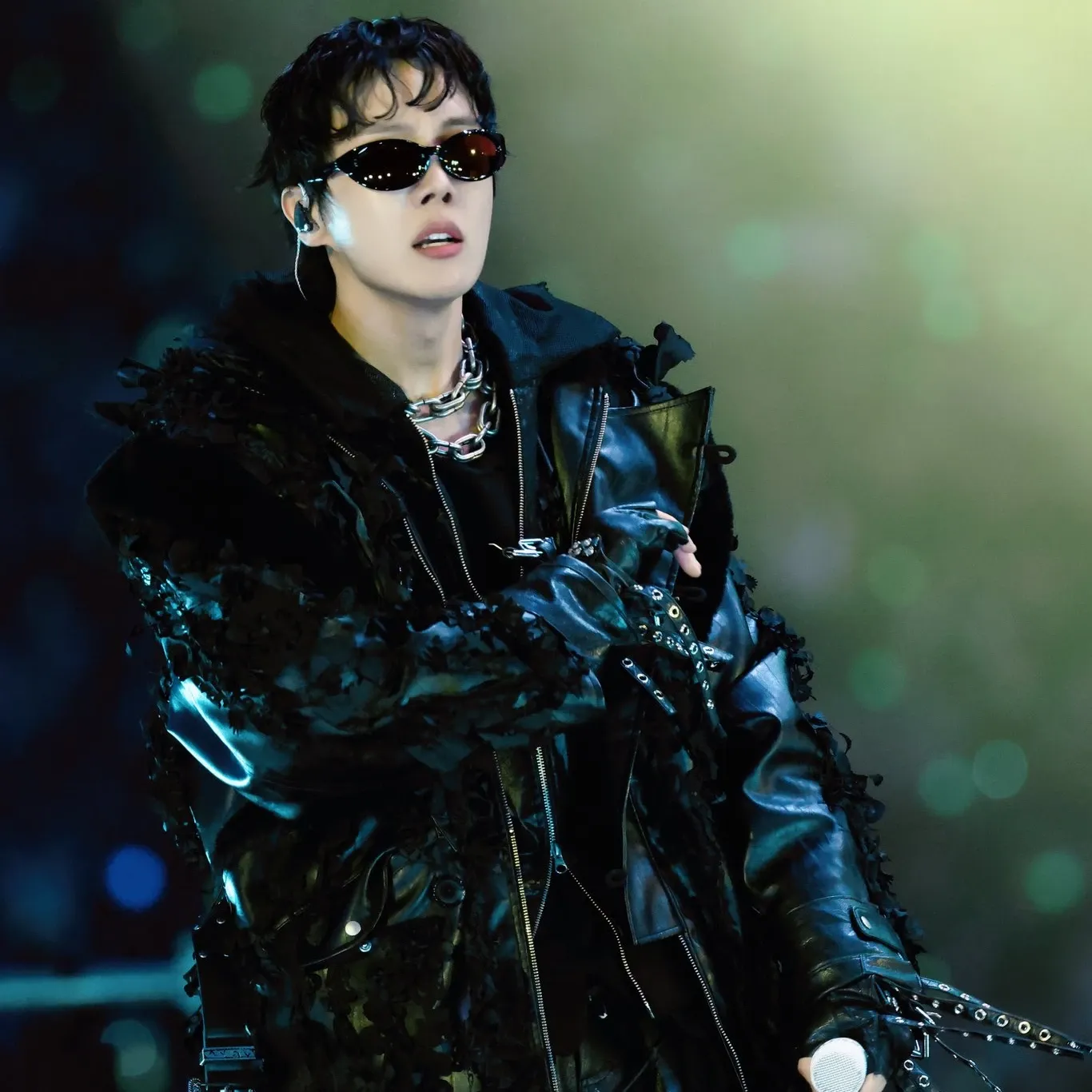 Foto aktivitas terbaru j-hope (BTS)