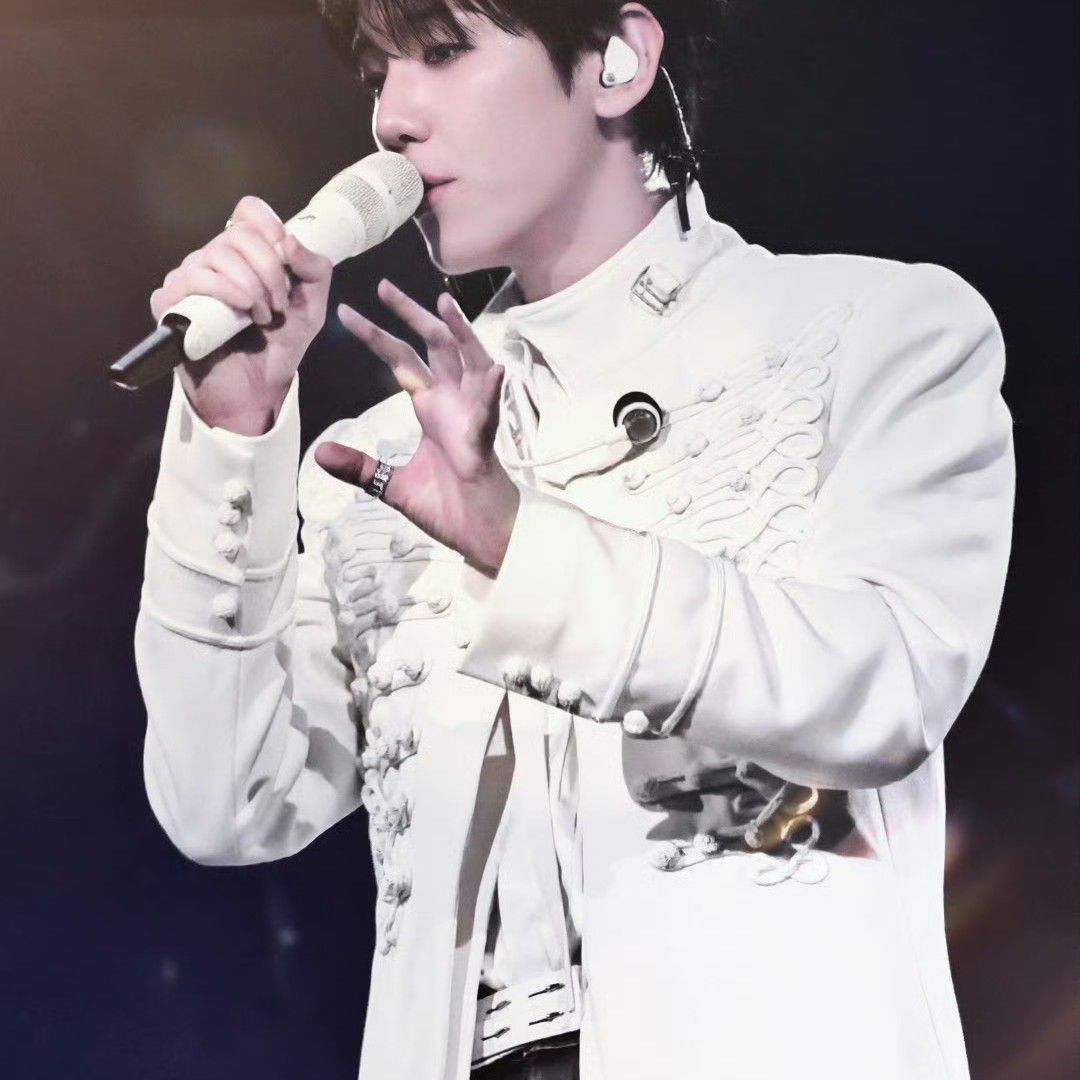 Foto aktivitas terbaru Baekhyun (EXO)