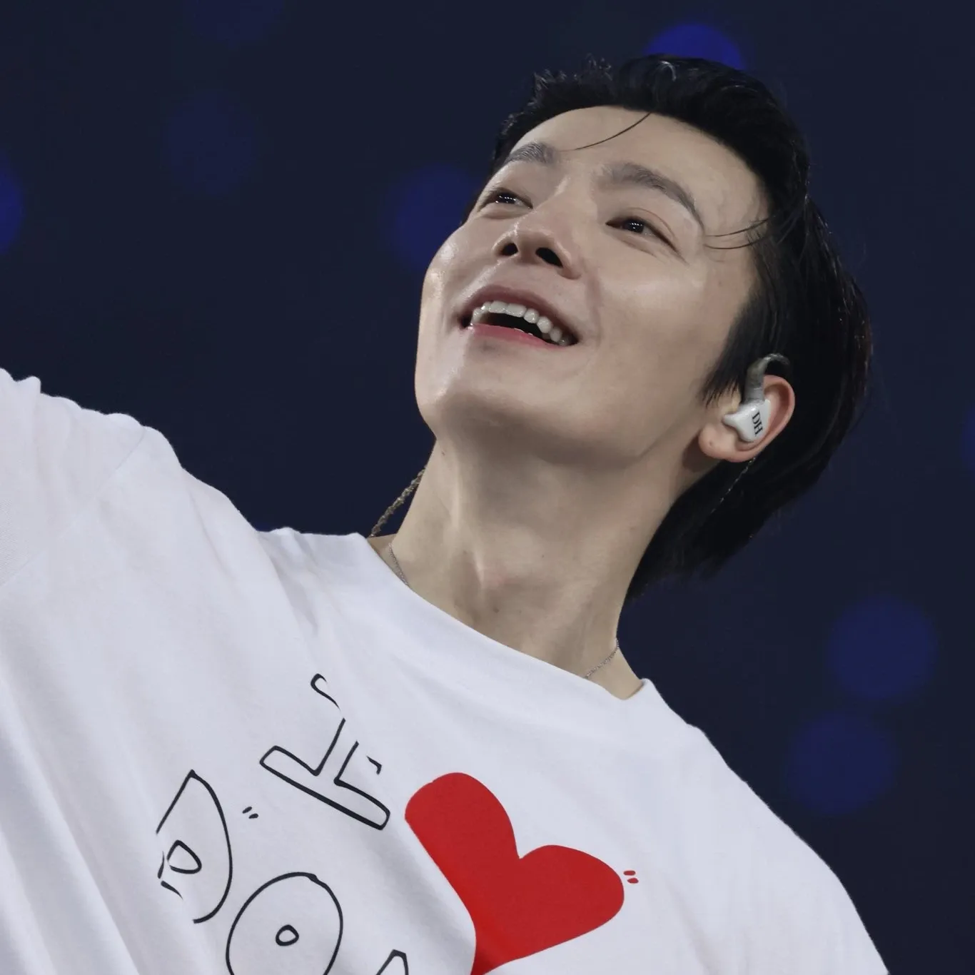 Behind-the-scenes cut of Donghae (Super Junior)