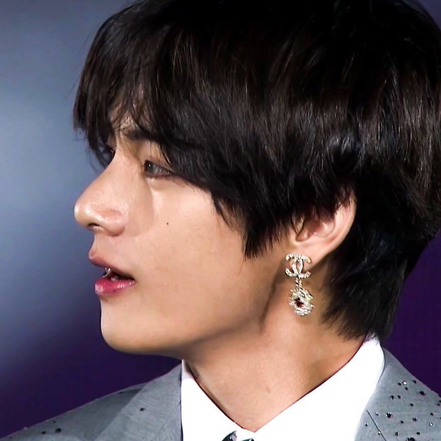 뷔 (방탄소년단) 최근 활동샷