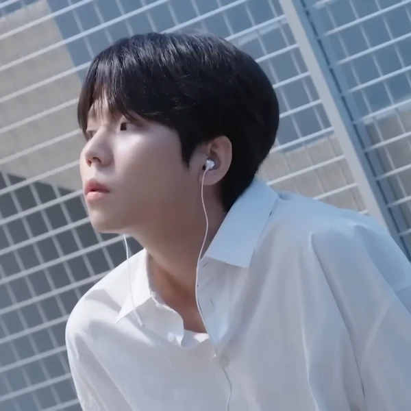 Signature photo of Jung Seunghwan capturing their charm
