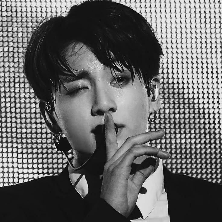 Foto aktivitas terbaru Jungkook (BTS)