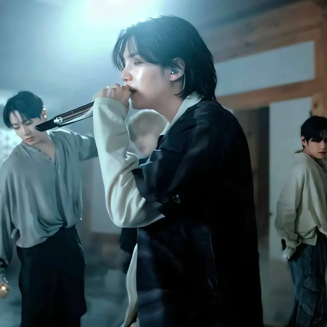 Latest photo of SUGA (BTS)