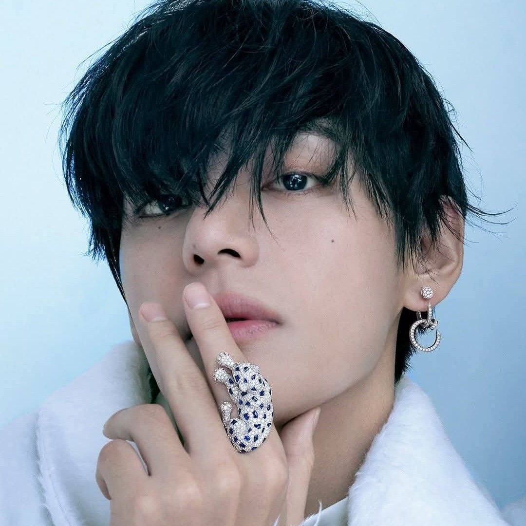 뷔 (방탄소년단) 최근 활동샷