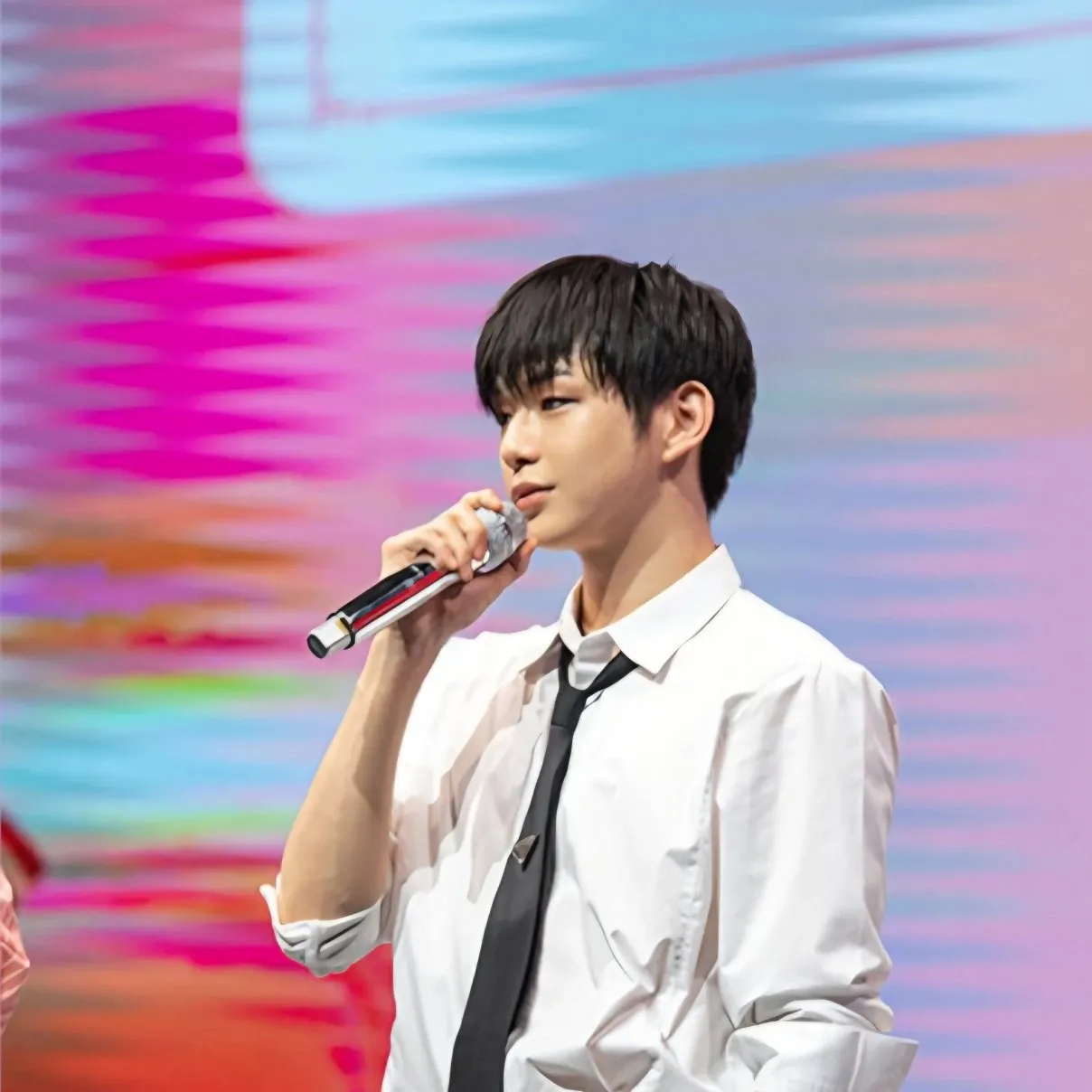 강다니엘의 비하인드 컷