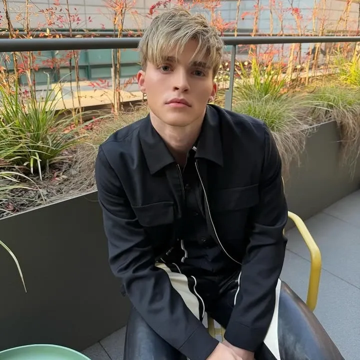 Behind-the-scenes cut of Gabi (SANTOS BRAVOS)