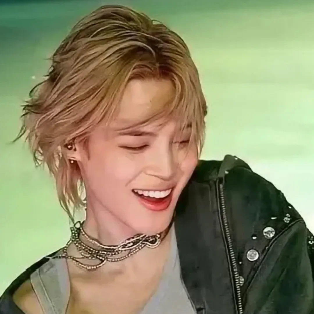 Behind-the-scenes cut of BTS