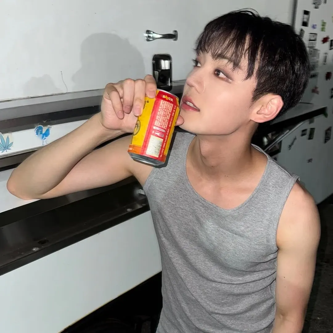 A moment captured by Chan (A.C.E)'s fan