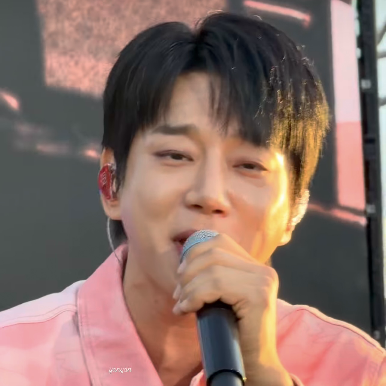 Recent activity shot of Hwang Chiyeol