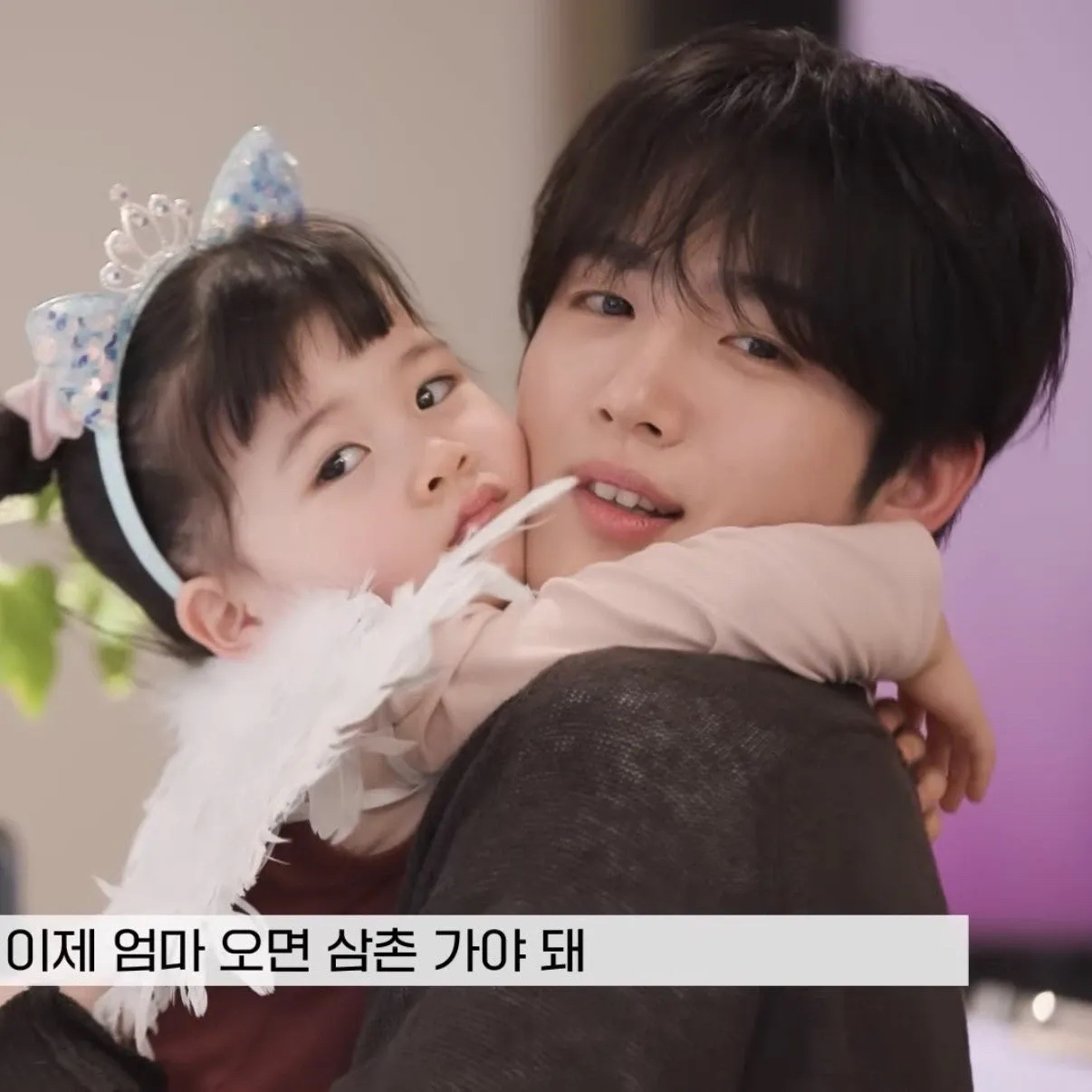 A moment captured by Kim Yohan (WEi)'s fan