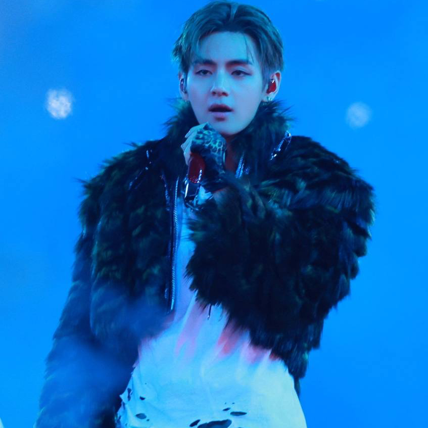 V (BTS)の最近の活動写真