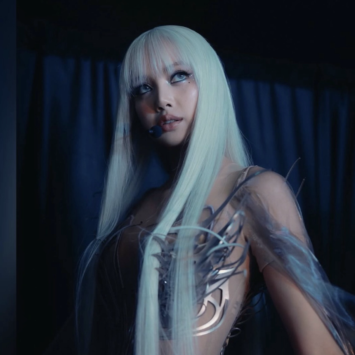 Momen yang diabadikan oleh penggemar Lisa (BLACKPINK)