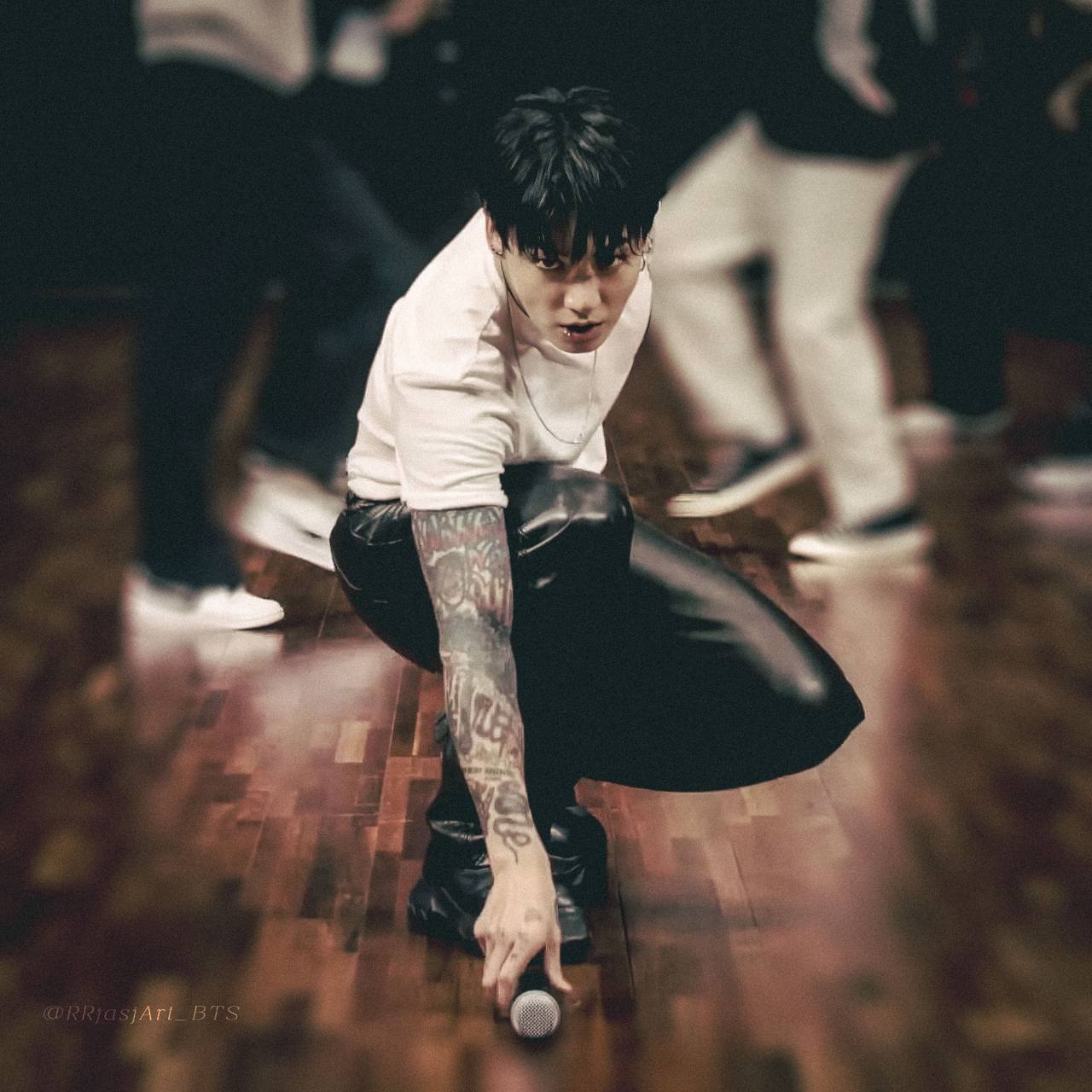 Foto aktivitas terbaru Jungkook (BTS)