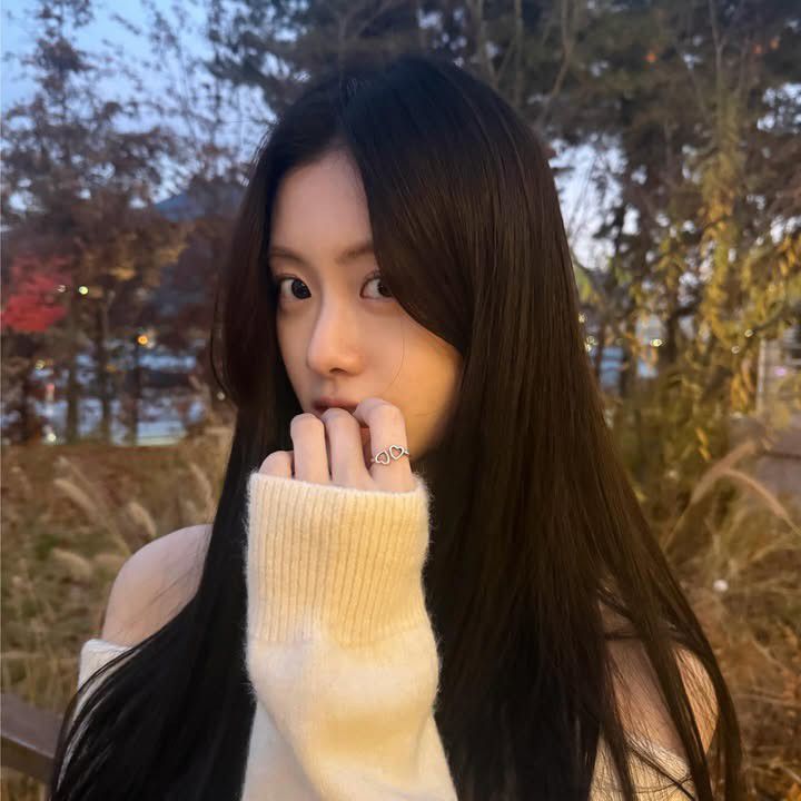 Behind-the-scenes cut of Kim Garam