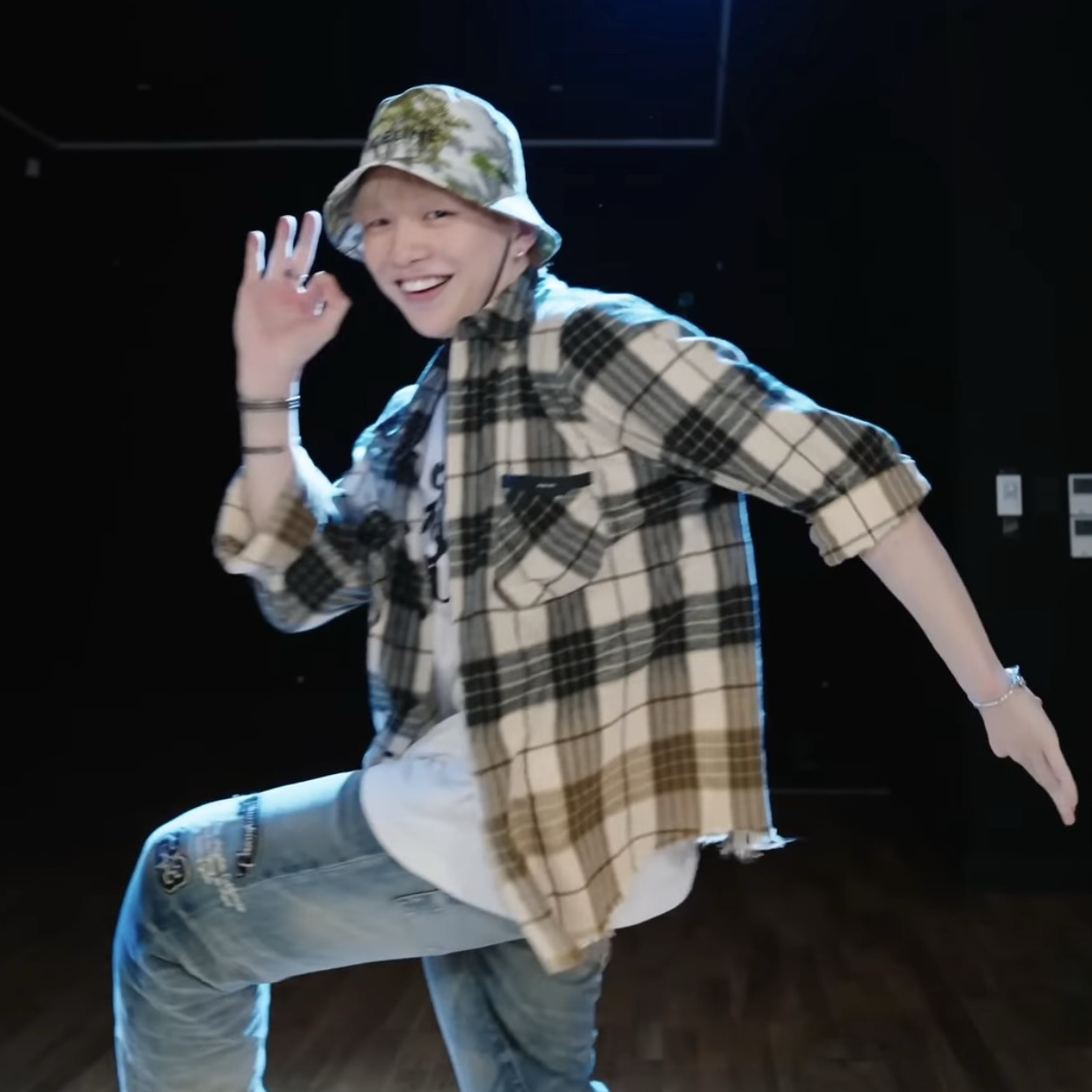 Behind-the-scenes cut of Kang Daniel