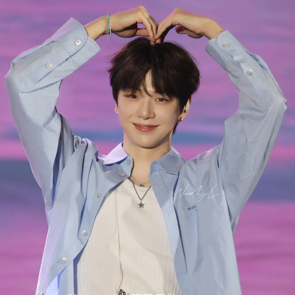 강다니엘 최근 활동샷