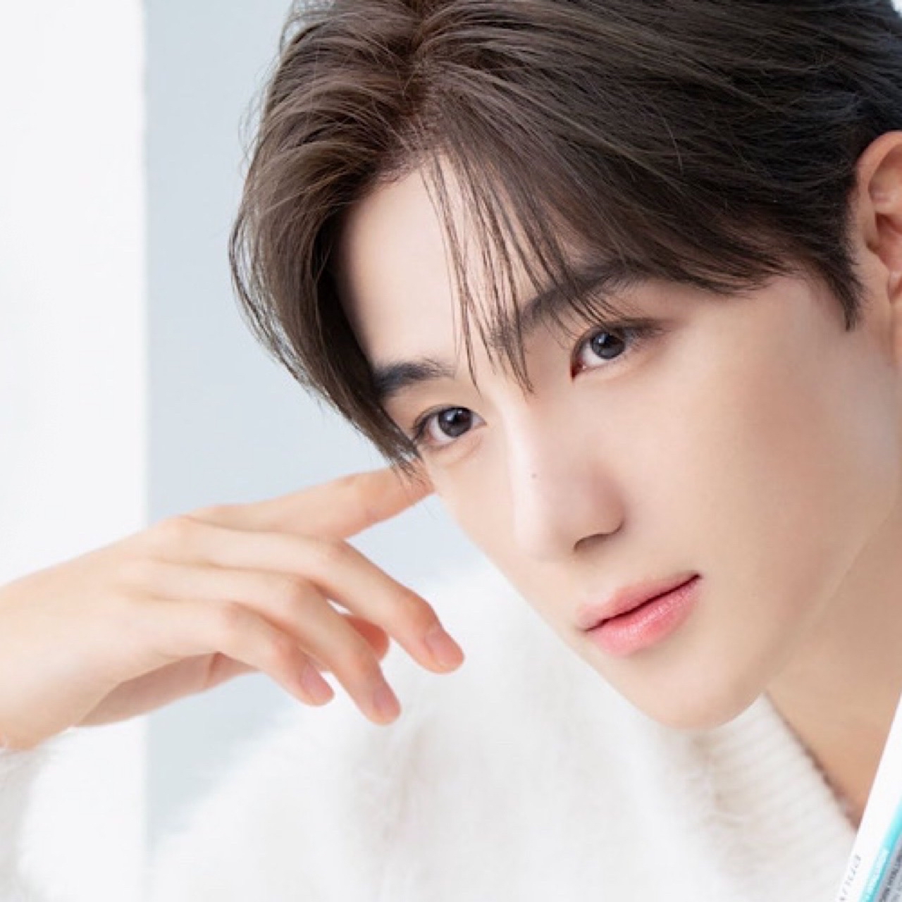 A moment captured by Hyunjae (THE BOYZ)'s fan