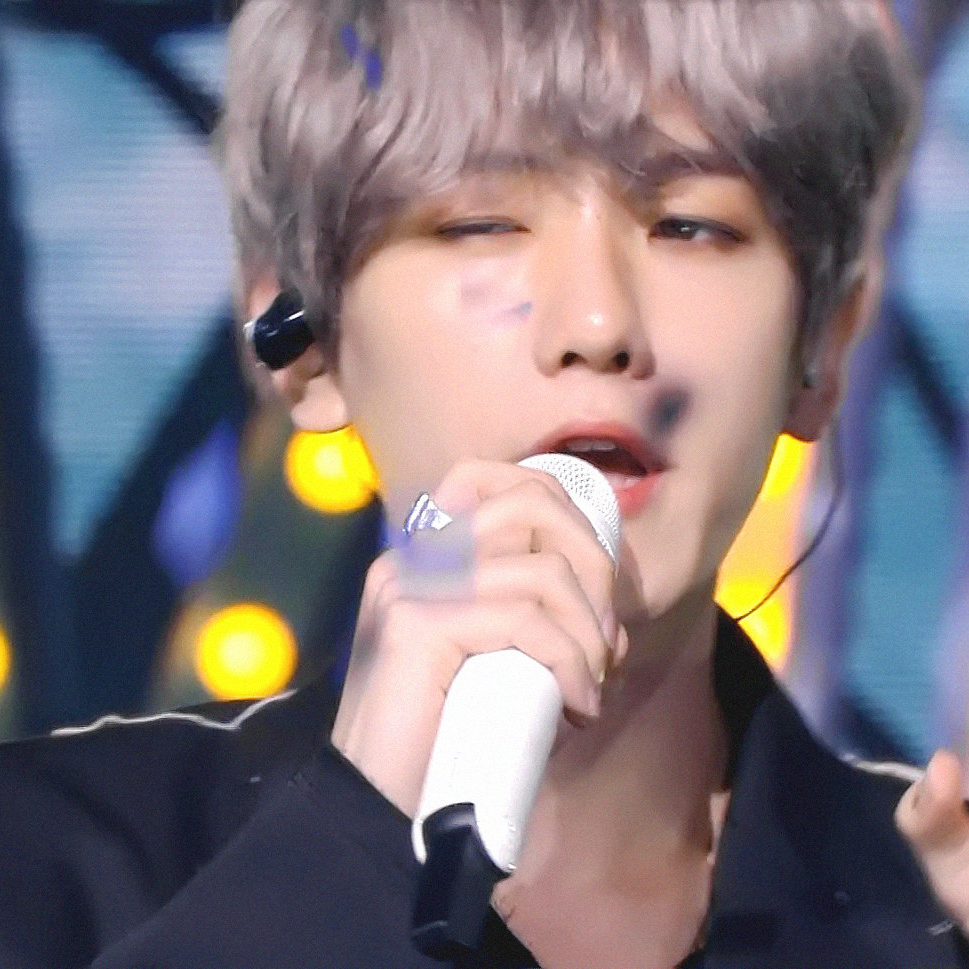 Behind-the-scenes cut of Baekhyun (EXO)