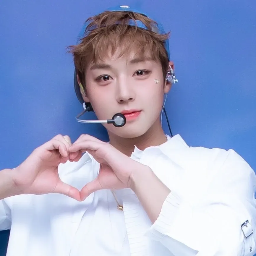 Foto aktivitas terbaru Park Jihoon