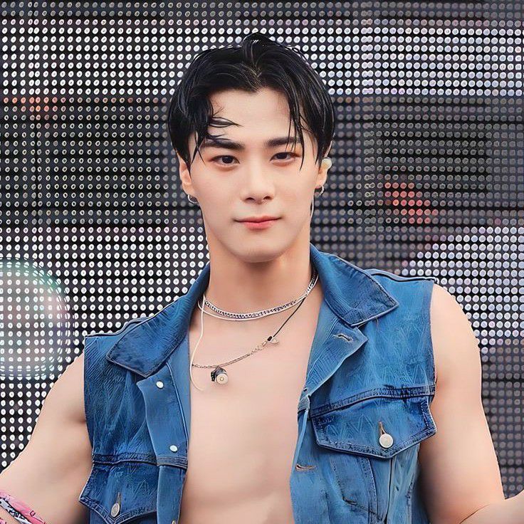 Behind-the-scenes cut of Moonbin (ASTRO)