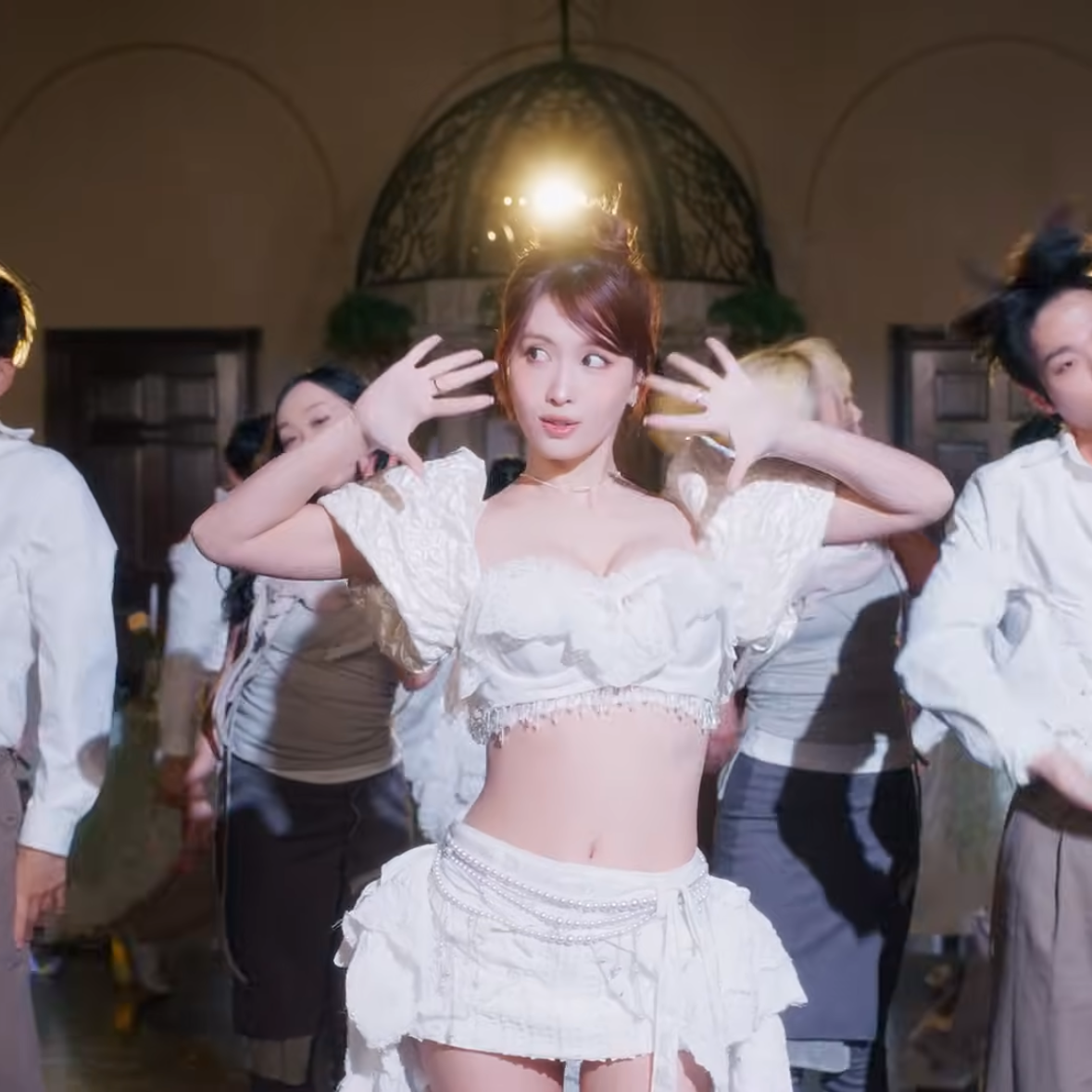 모모 (TWICE)의 비하인드 컷