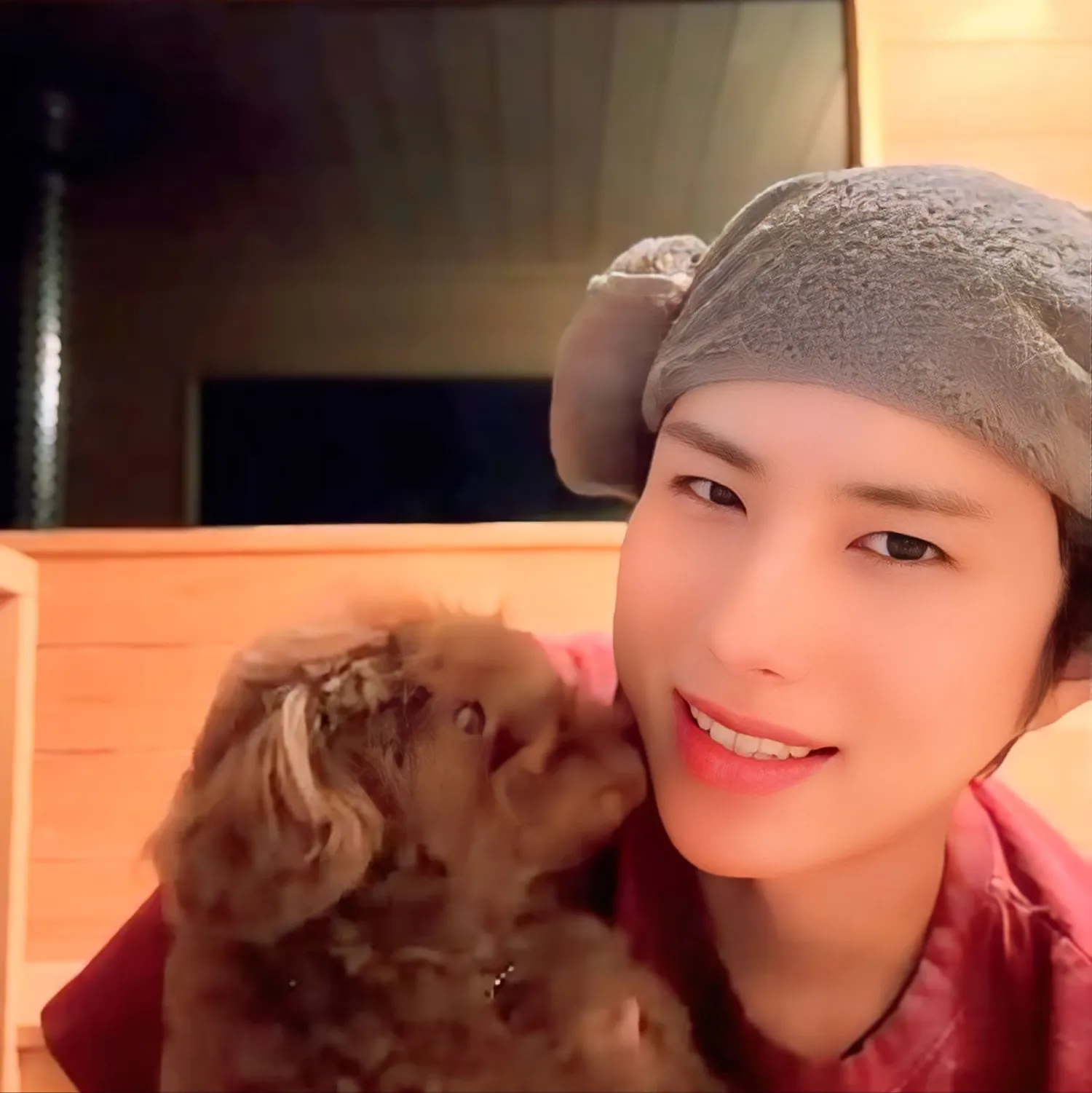 A moment captured by Wow (A.C.E)'s fan