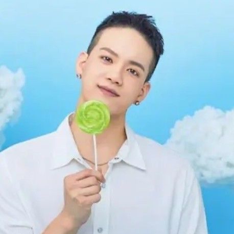 Latest photo of Peniel (BTOB)