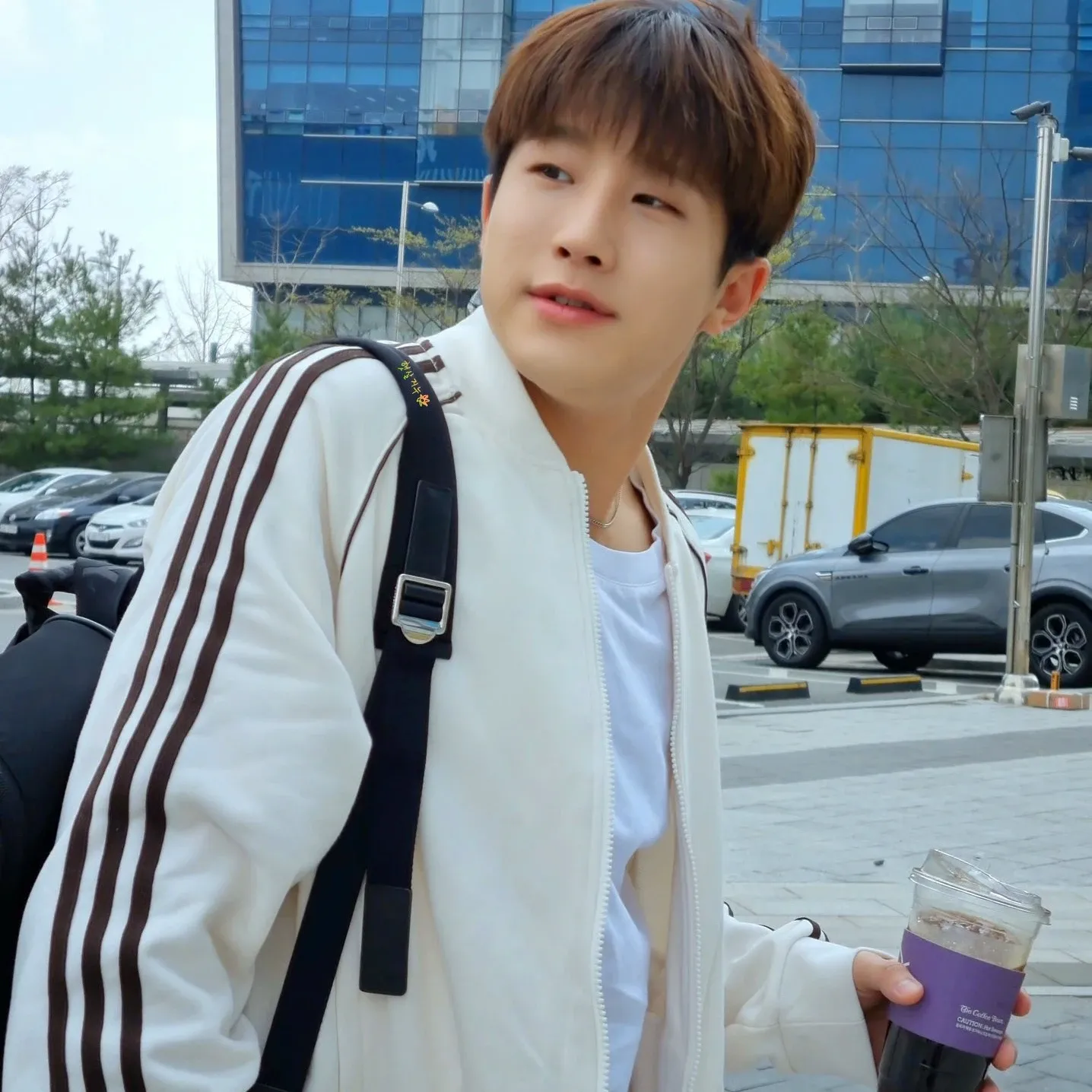 Latest photo of Jinjin (ASTRO)