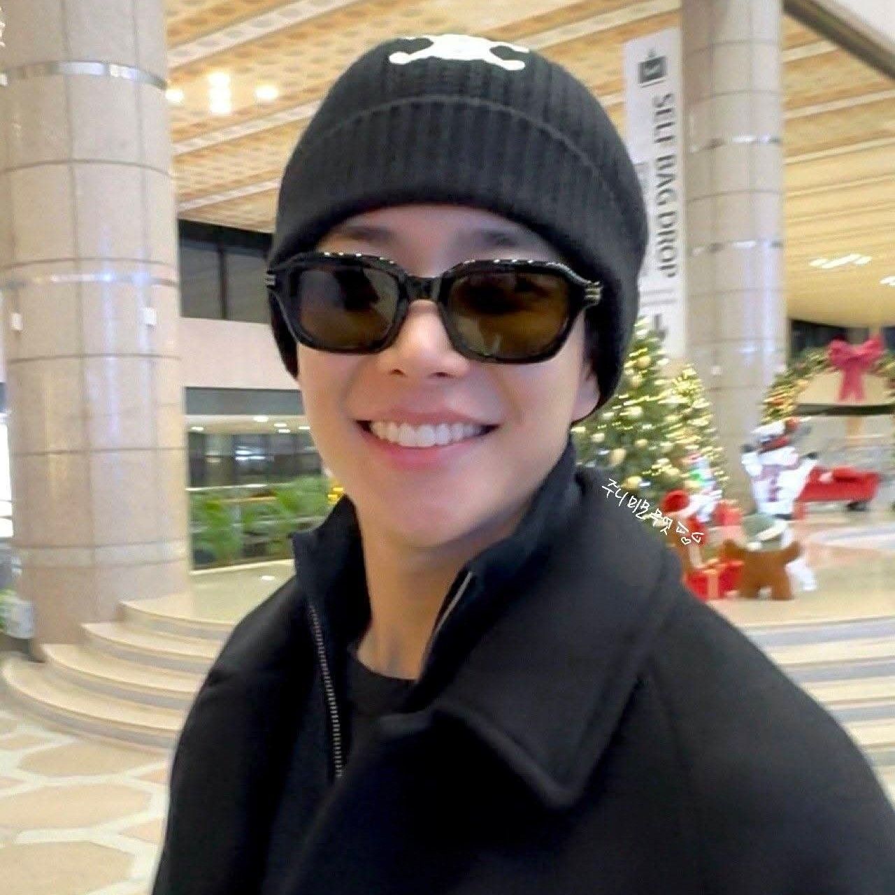 A moment captured by MJ (ASTRO)'s fan