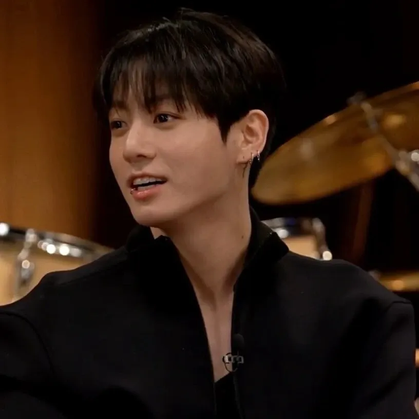 Foto aktivitas terbaru Jungkook (BTS)