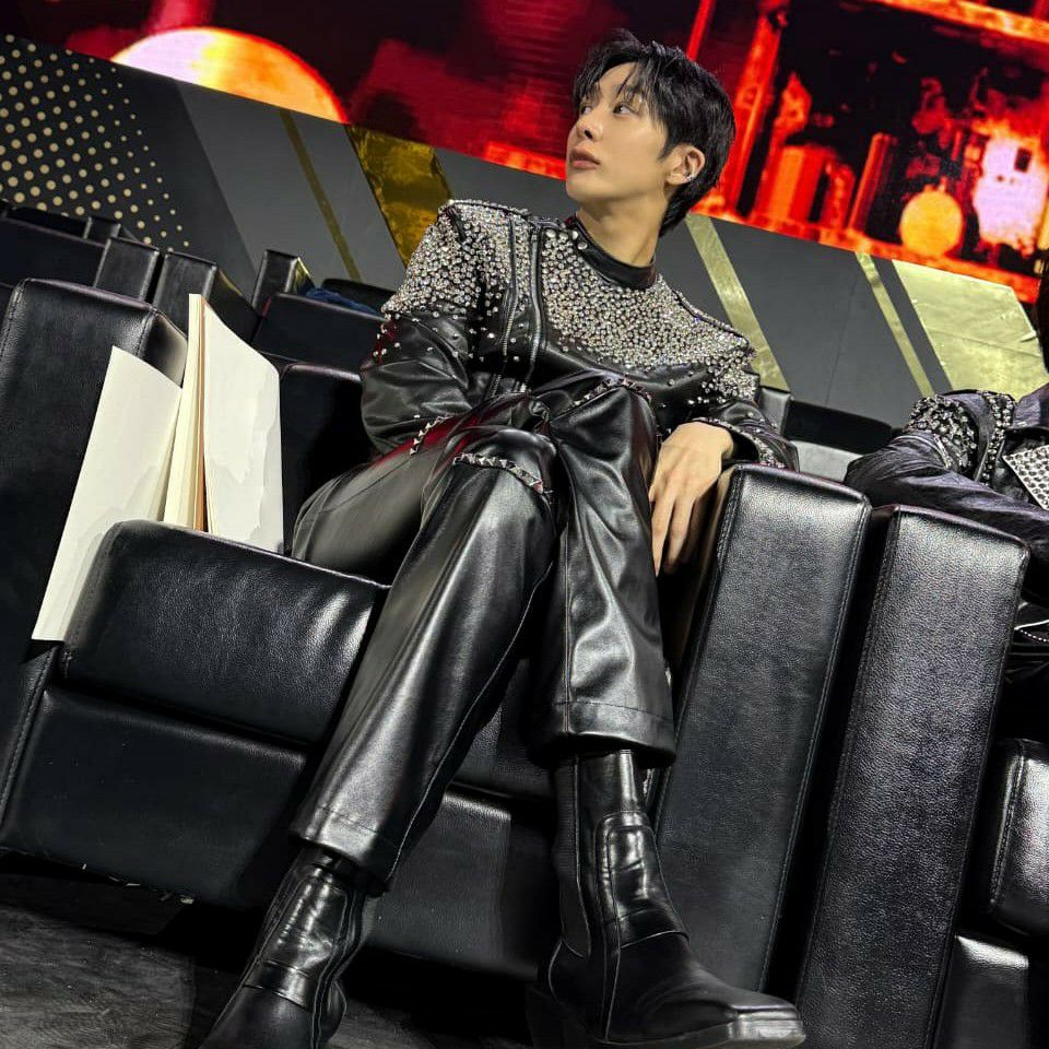 A moment captured by MONSTA X's fan