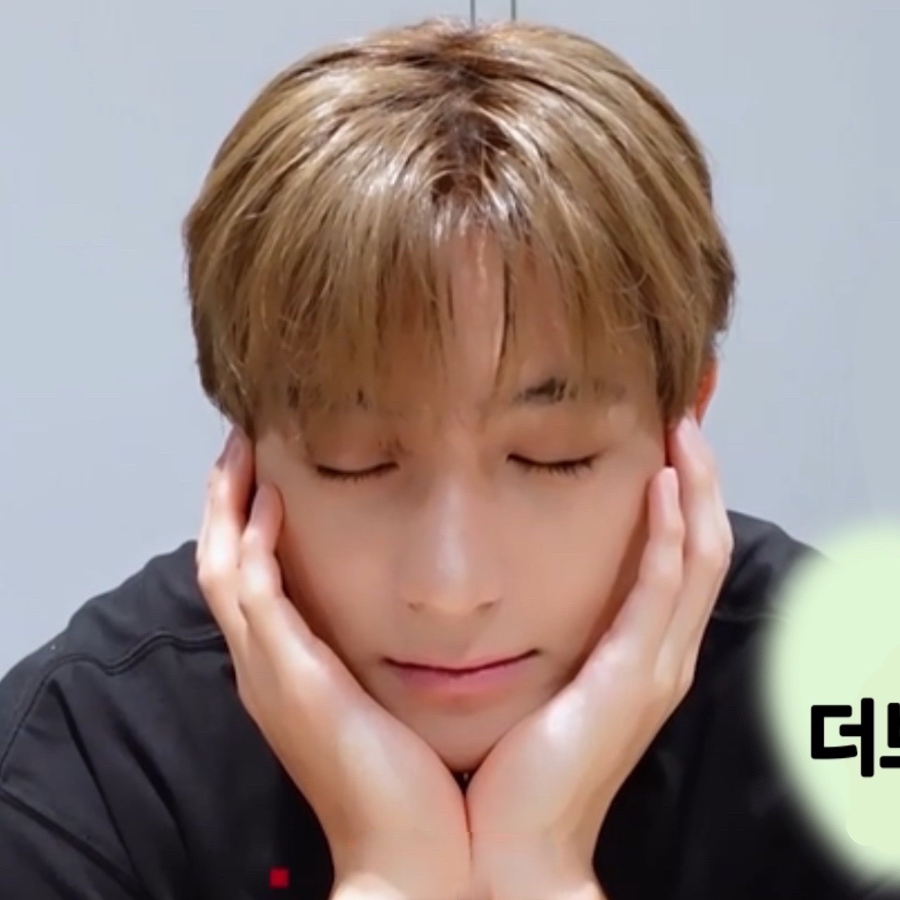 현재 (더보이즈)의 비하인드 컷