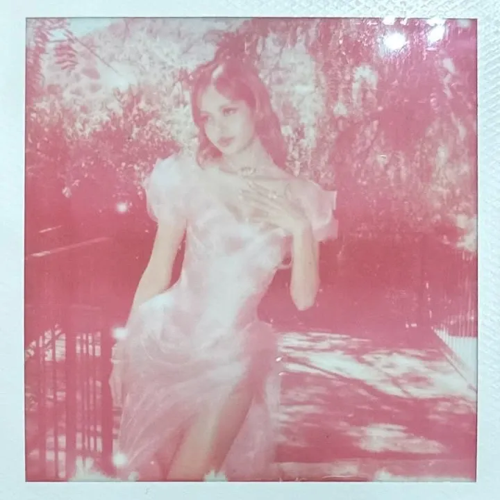 Foto aktivitas terbaru Lisa (BLACKPINK)