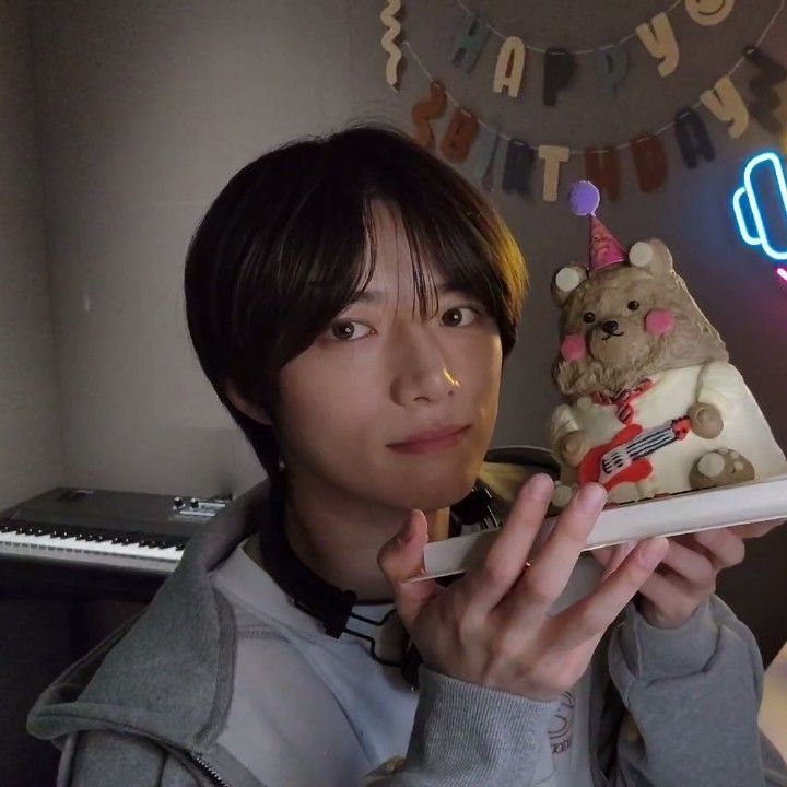 Latest photo of Beomgyu (TOMORROW X TOGETHER)