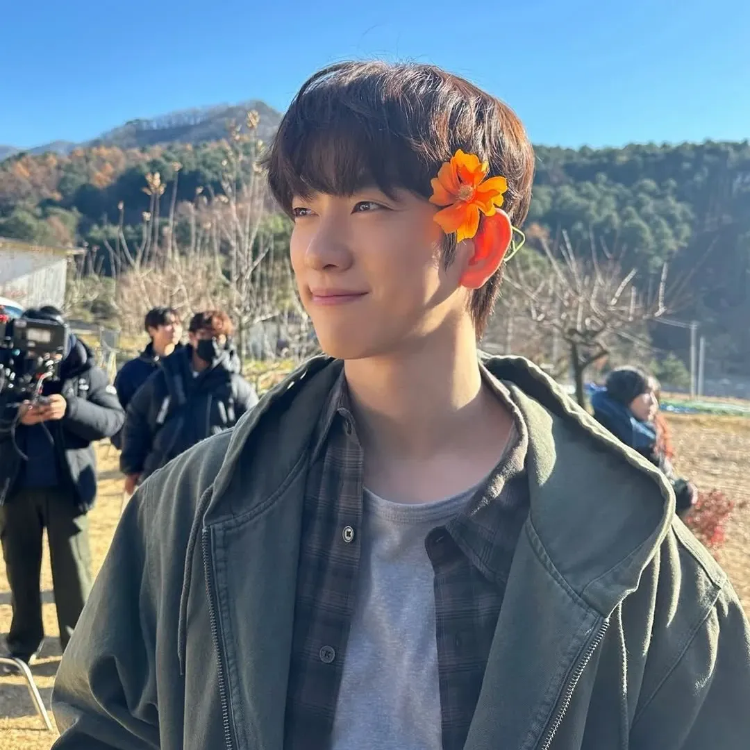 Behind-the-scenes cut of Jinyoung (GOT7)