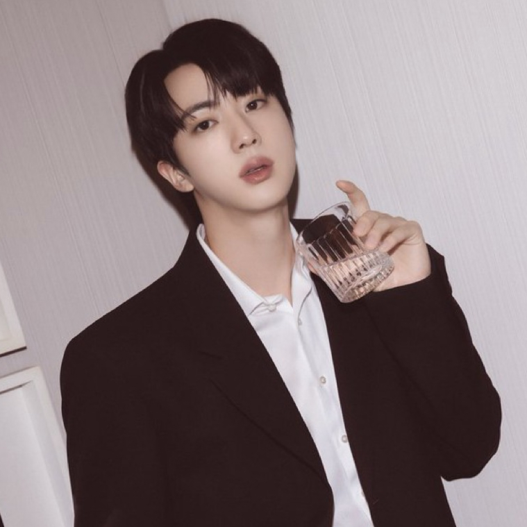 진 (방탄소년단) 최근 활동샷