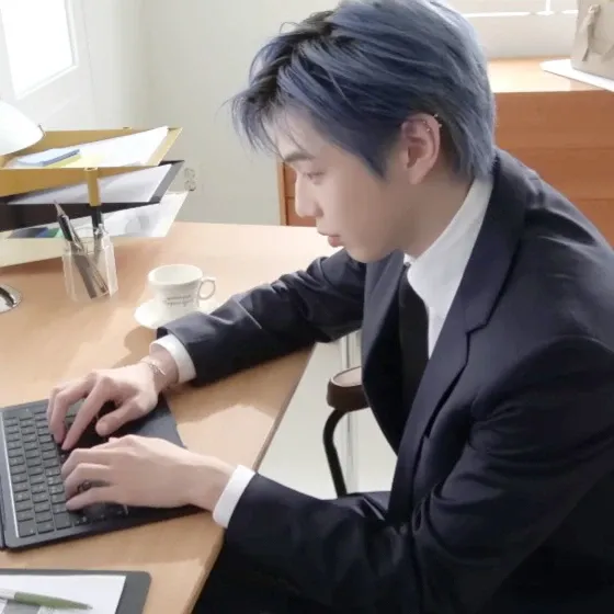 강다니엘의 비하인드 컷