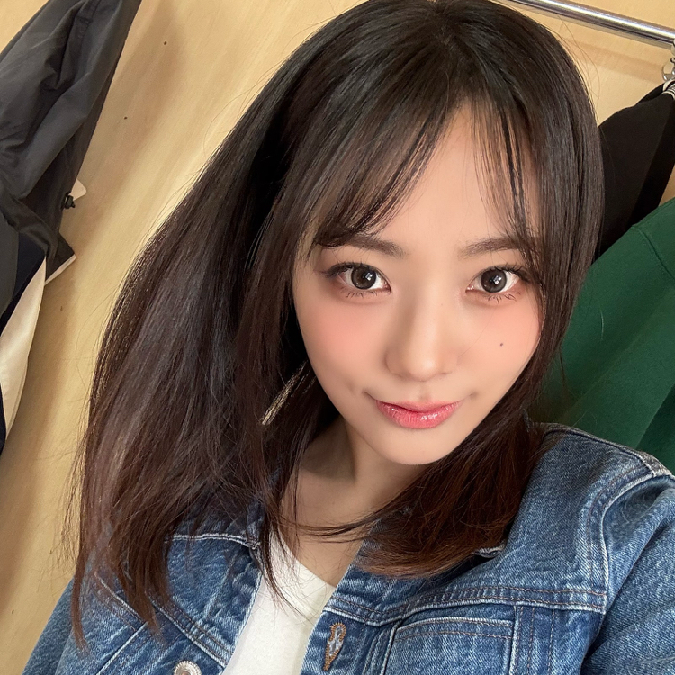 Behind-the-scenes cut of Siyeon (QWER)