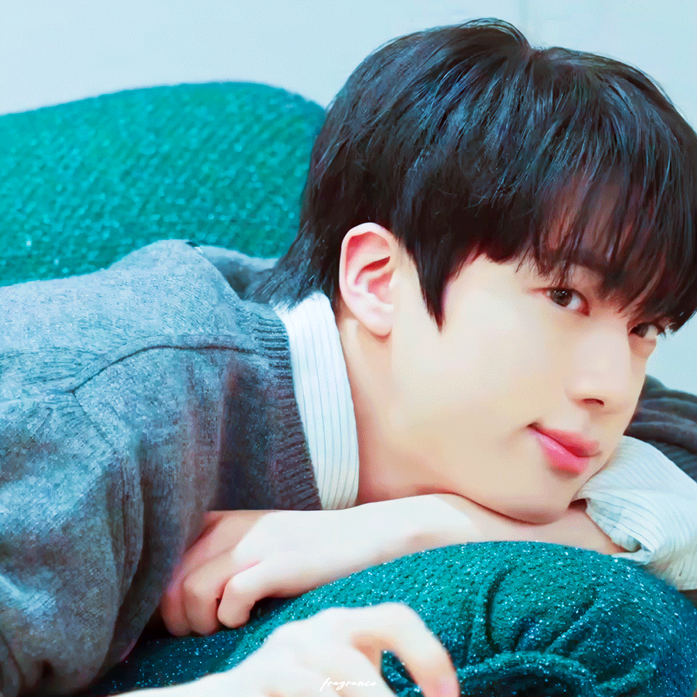 Foto aktivitas terbaru Jin (BTS)