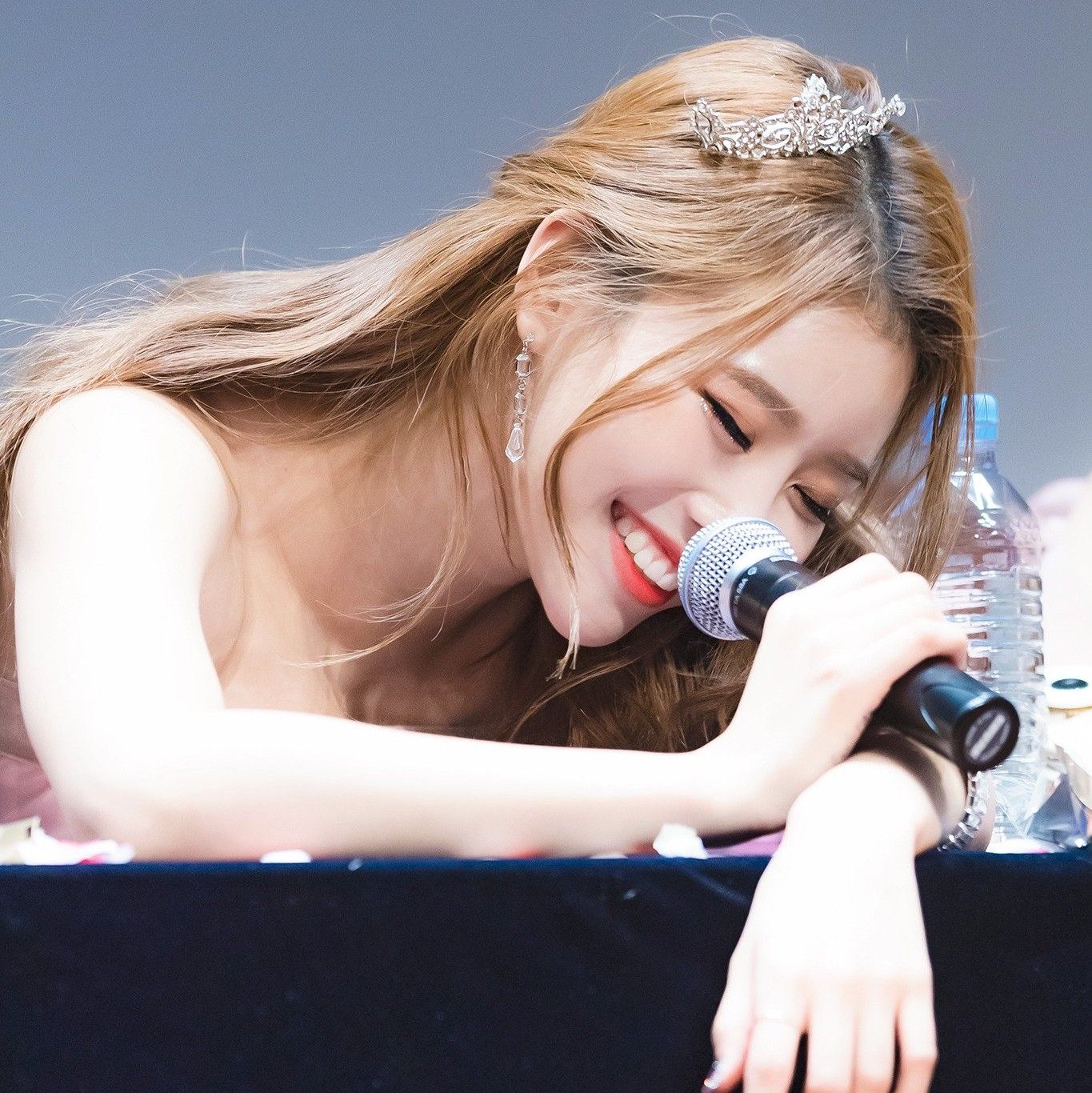 Recent activity shot of Lovelyz