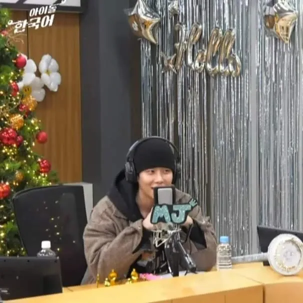 A moment captured by MJ (ASTRO)'s fan