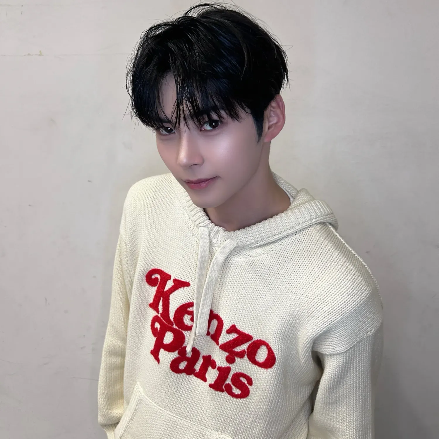 Latest photo of Sung Hanbin (ZEROBASEONE)