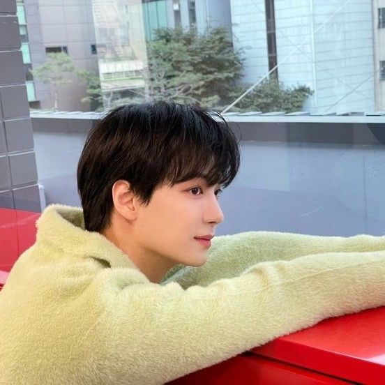 A moment captured by Kim Jonghyeon's fan