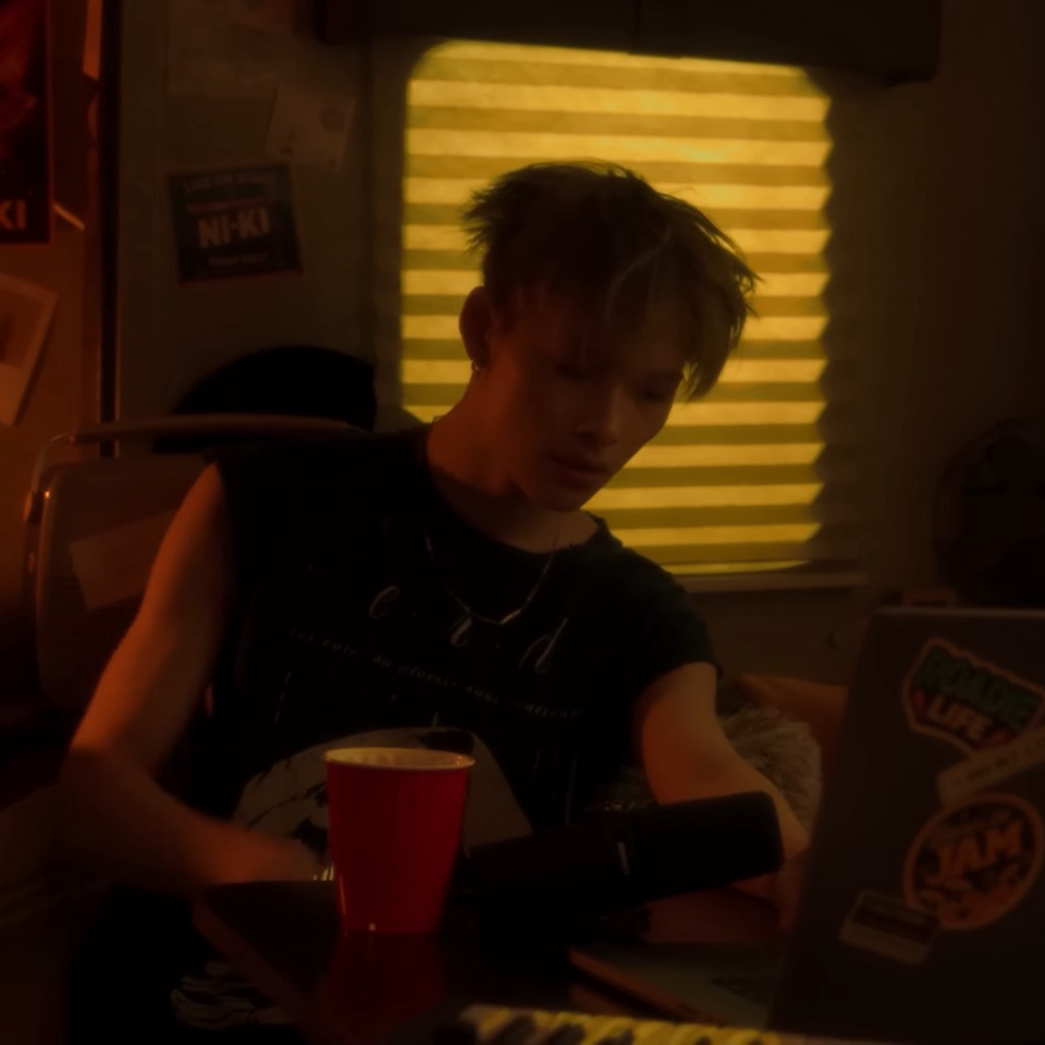 Foto terbaru NI-KI (ENHYPEN)