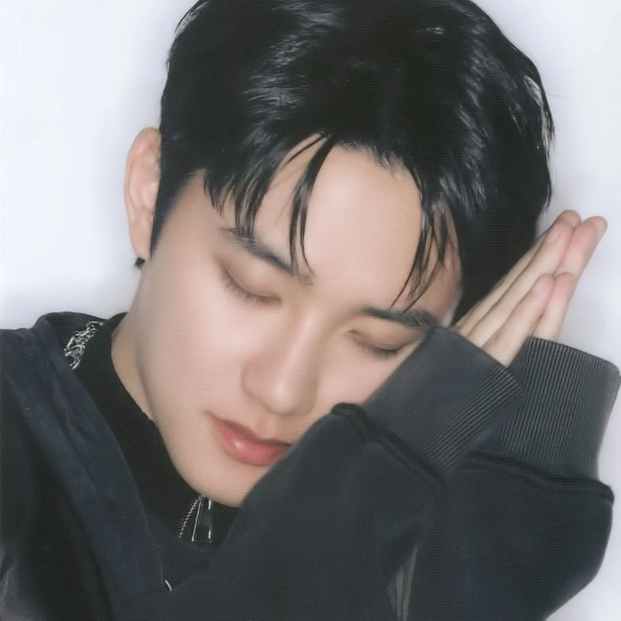 Behind-the-scenes cut of D.O. (EXO)