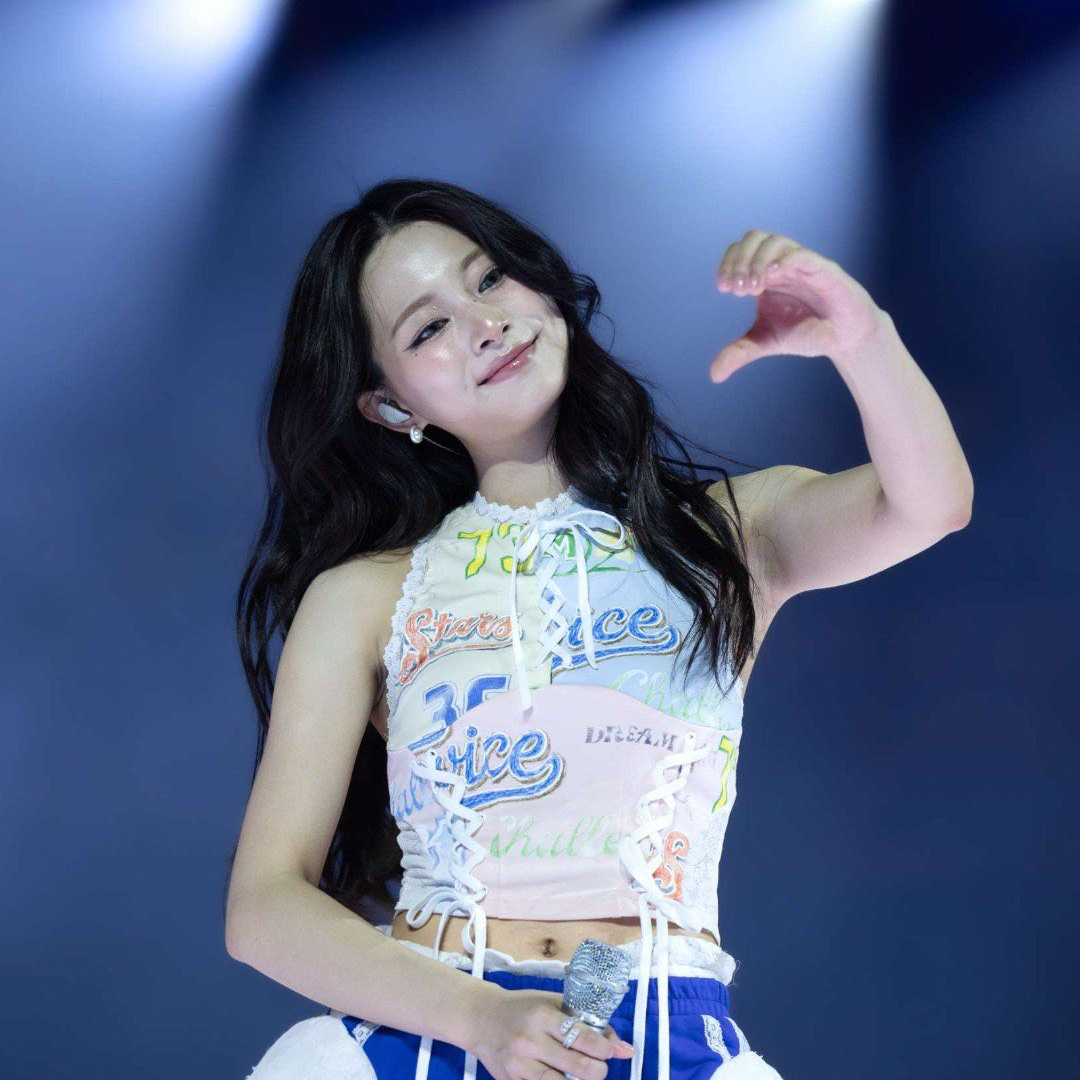 Foto aktivitas terbaru Tzuyu (TWICE)
