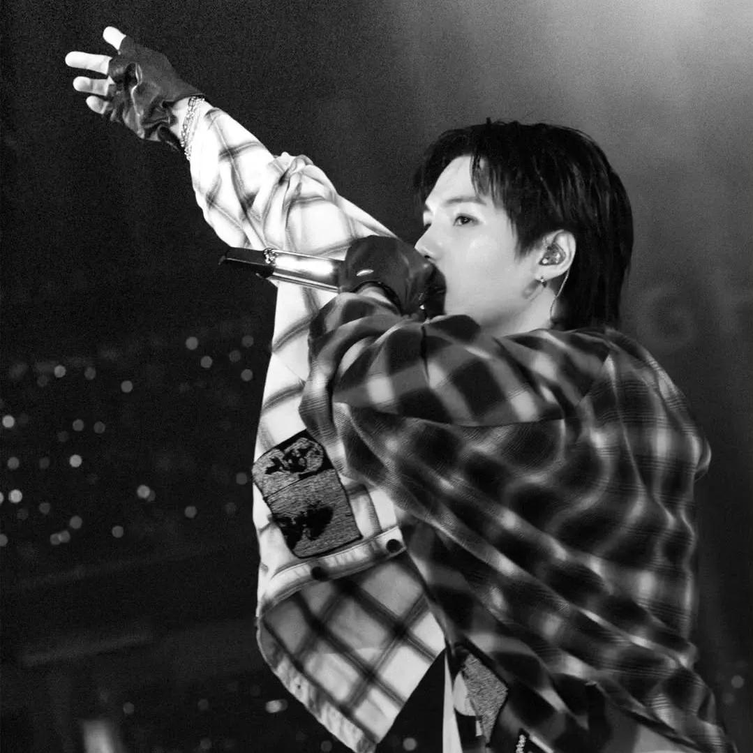 Foto aktivitas terbaru SUGA (BTS)