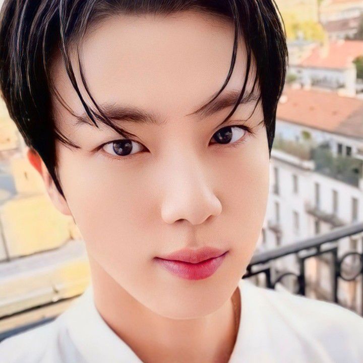 ジン (BTS)の最近の活動写真