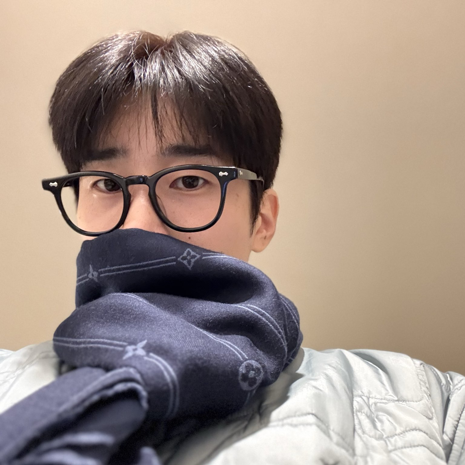 Behind-the-scenes cut of Han Seungwoo