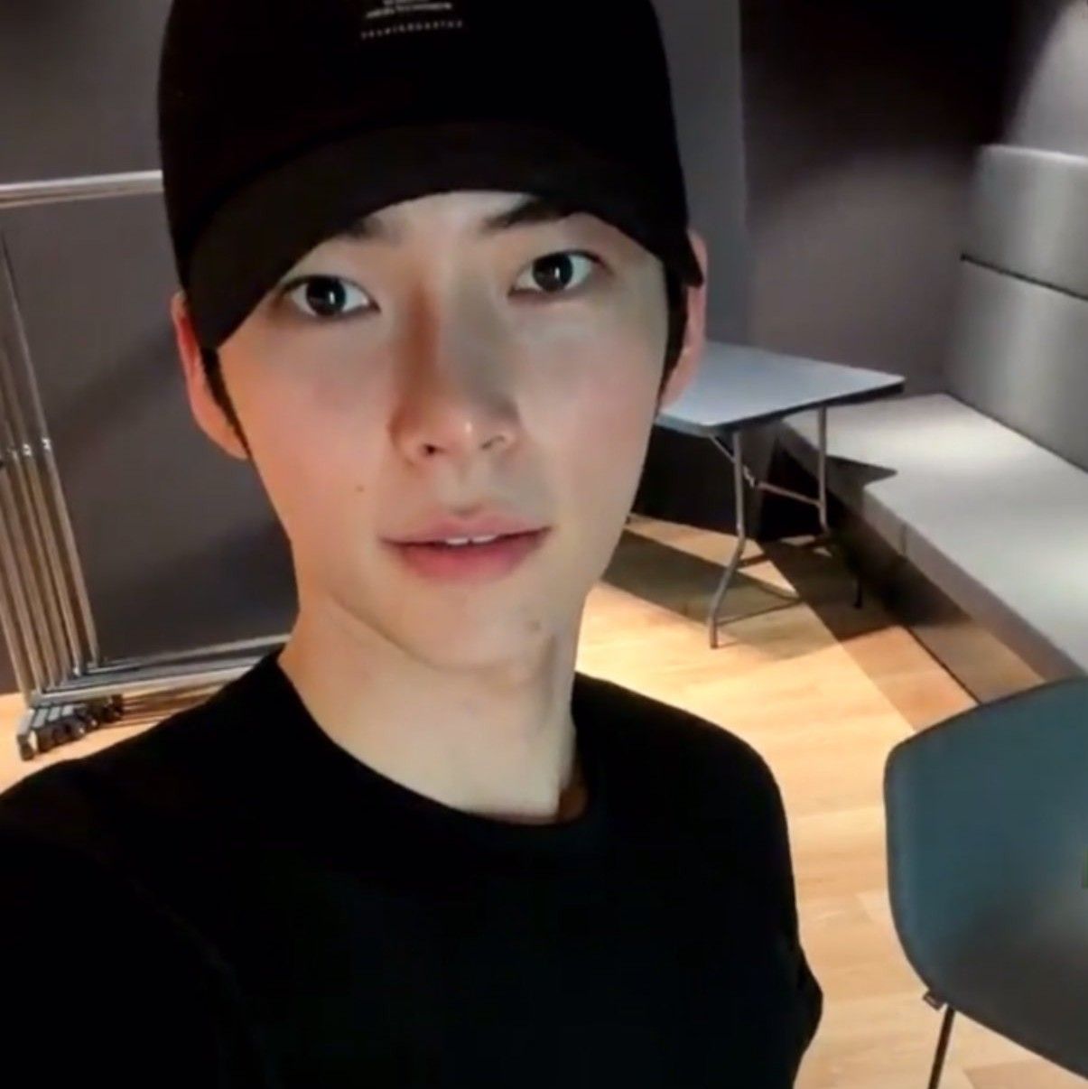 A moment captured by Sung Hanbin (ZEROBASEONE)'s fan